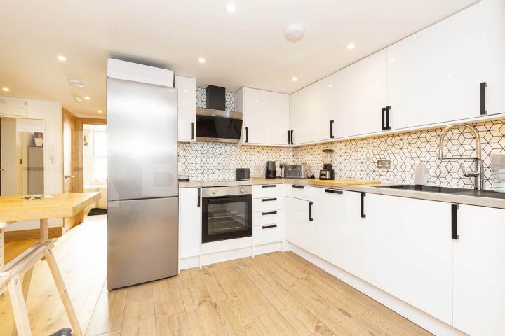 Newly refurbished 1 bedroom with large terrace located in Zone 1 Angel Chapel Market, Angel